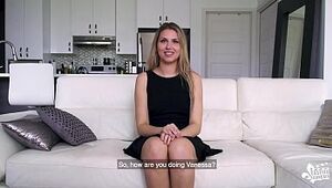 CASTING FRANCAIS - First time casting for Canadian amateur lesbian Vanessa Siera
