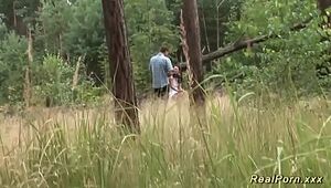 Adolescente alemão bateu na floresta -  tvporno18.com